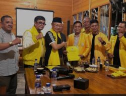 Budi Setiawan Terima SK Golkar, CE Minta Pertahankan Kemenangan di Kota Jambi