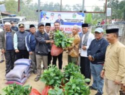 Dorong Pengembangan Kopi, Wako Alfin Serahkan Bibit dan Kompos kepada Petani RKE